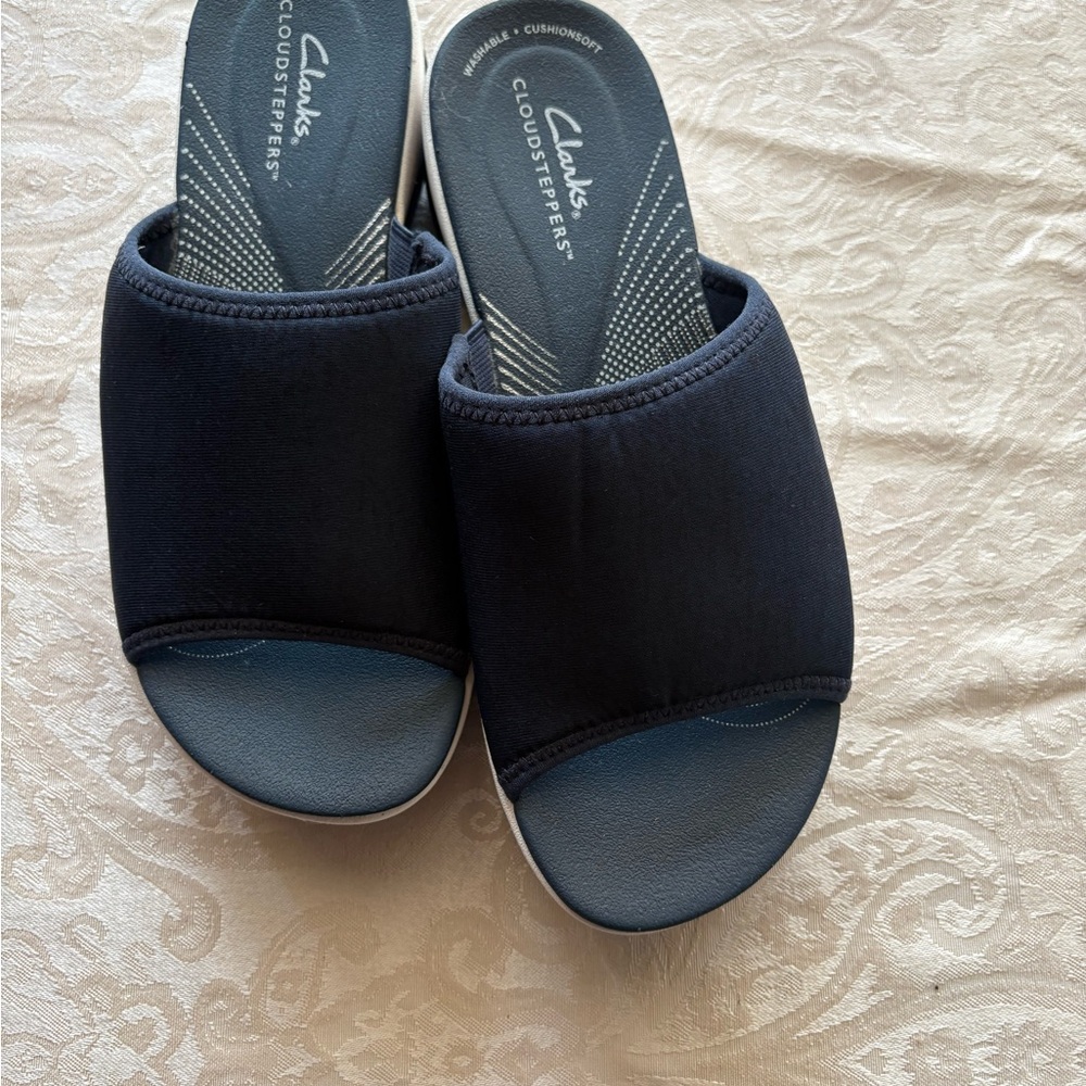 Clarks Cloudsteppers Navy “Aria Nora”slide sandal